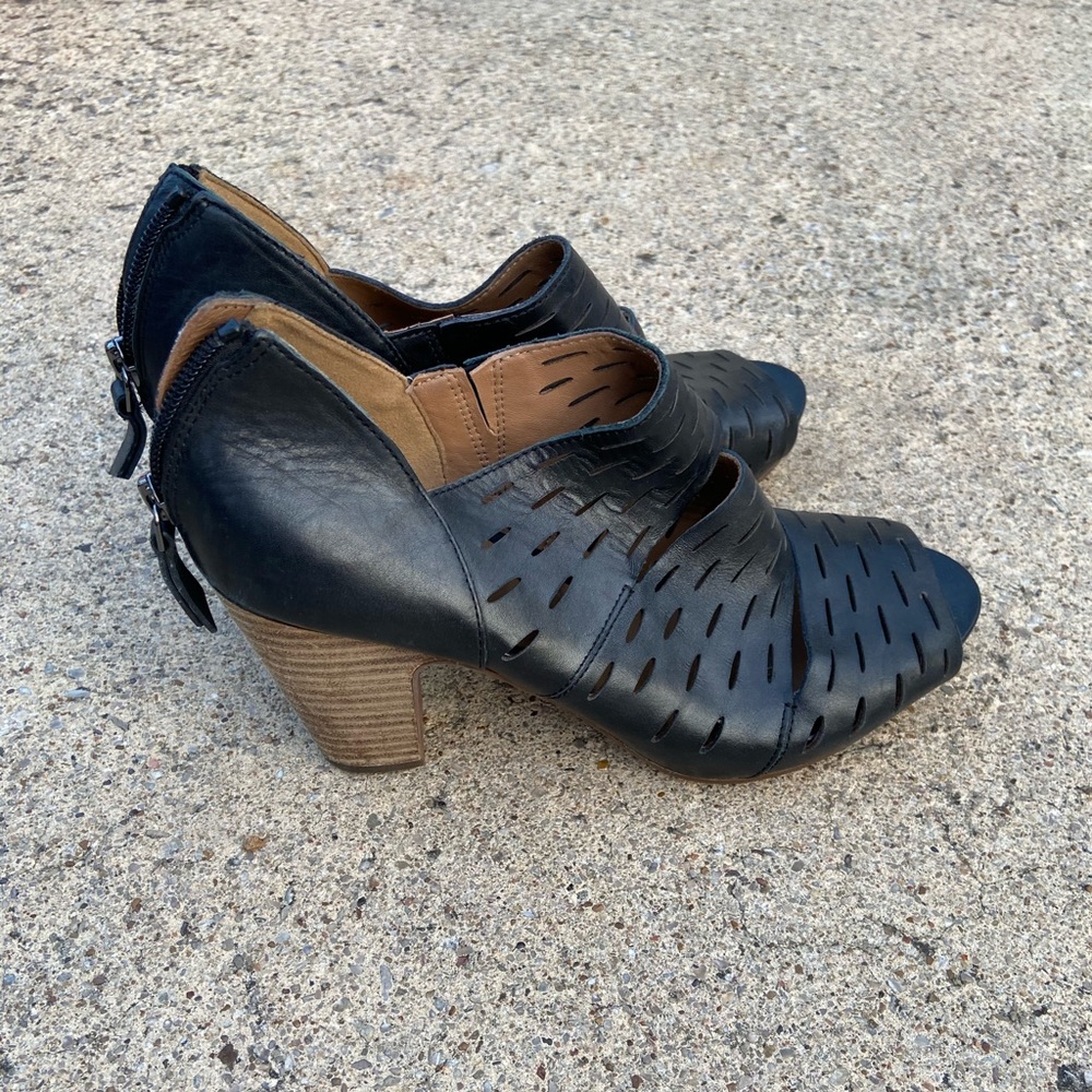 Clark’s Perforated Leather Heel - SO Comfy!